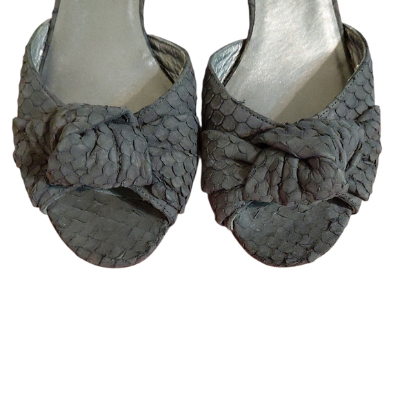 Stuart Weitzman BLack Leather Peep Toe Snakeskin Embossed Kitten Heels Size 6 M - Picture 4 of 11